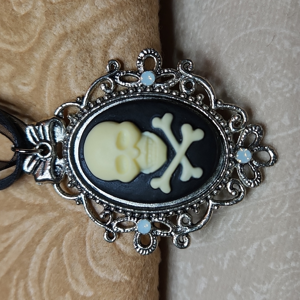 NEW!!! Skull cross bones cameo  Swarovski crystals Black Cream Silver Halloween